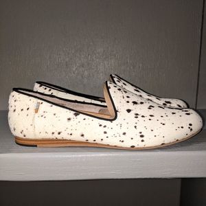 NWT TOMS Darcy Spotted Cowhide Loafer